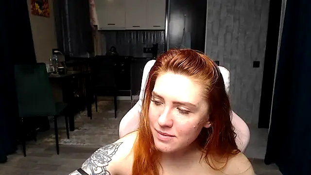 Reginasmilee Chat XXX in diretta