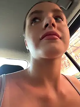 MiaTee – Naživo XXX chat