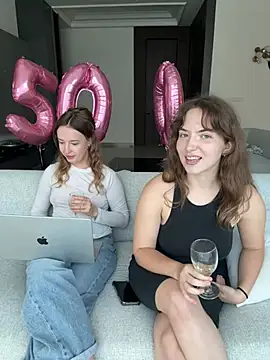 Nura_n_Sarah Show in webcam