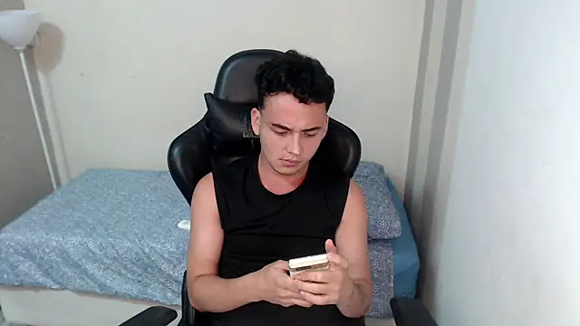 Chat +18 de Mathias_twinkk ao vivo