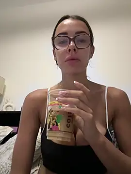 Chat +18 de SexySophiaax ao vivo