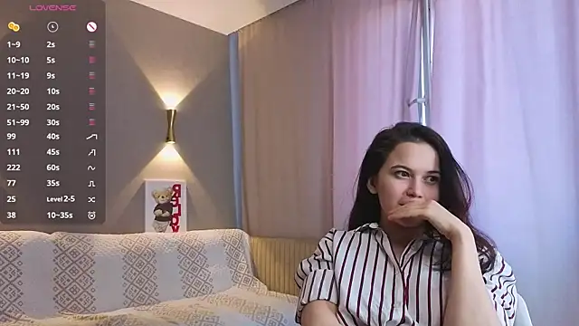 Show modela AldaDupriest na web-kameri