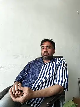 Lushhairyboy11 网络视讯表演