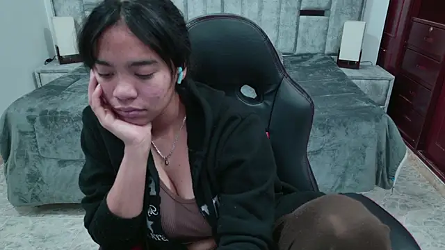 laureentt_ Chat XXX in diretta