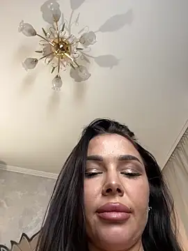 StripBianka Adlı Modelin Canlı XXX Sohbeti