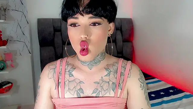 Pokazy przed kamerką – little_star_porn