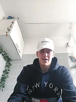 Toyjungee: απευθείας συνομιλία ΧΧΧ