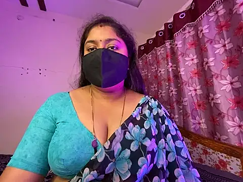 Show modela LouleyRanii na web-kameri