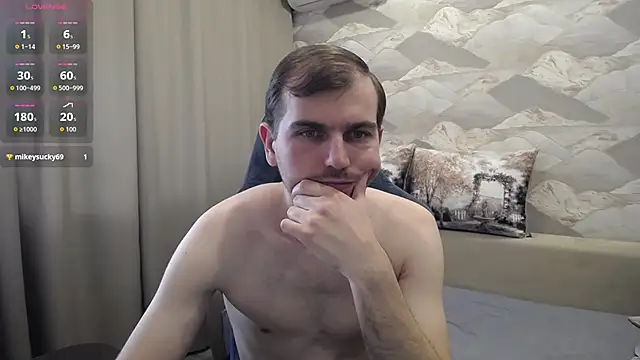SerzhKorol1's Webcam Show