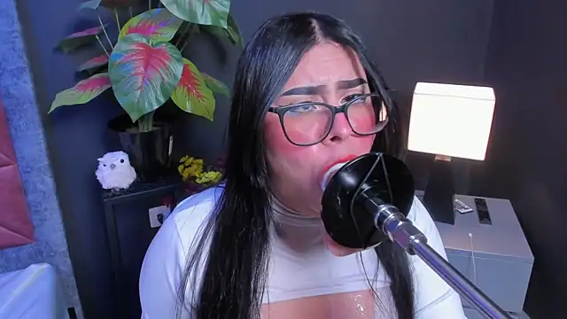 แชท XXX สดของ Amy_whittee