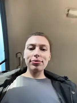 Chatroom XXX en direct de LeiaMood