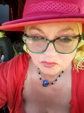 Hot-Muci's Live XXX Chat