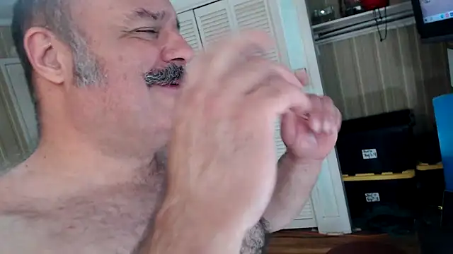 عرض كام bullmusclejoe