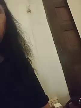 NakedMILFx Adlı Modelin Canlı XXX Sohbeti