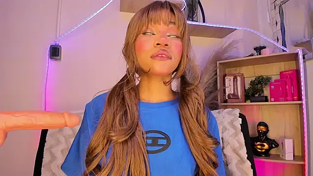 Tylla__ Adlı Modelin Canlı XXX Sohbeti