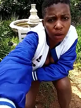 SexyMbali_01: διαδικτυακό σόου στην κάμερα