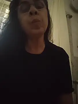 NakedMILFx Adlı Modelin Canlı XXX Sohbeti