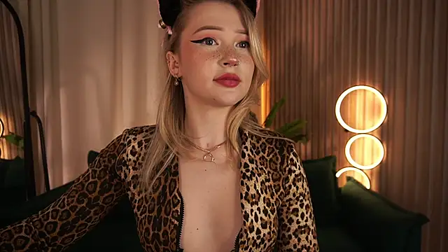 LauraWifenessn Live XXX chat