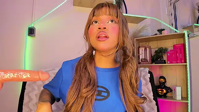 Tylla__ Adlı Modelin Canlı XXX Sohbeti