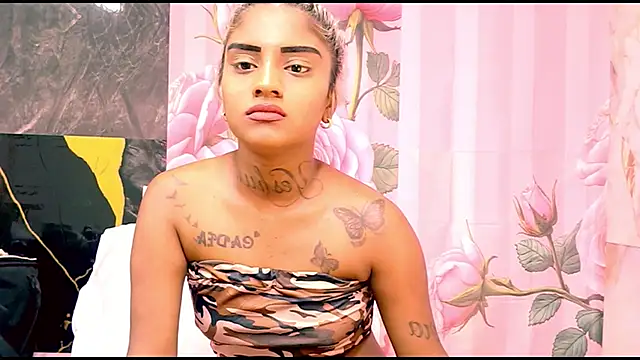 indian_barbie Show in webcam