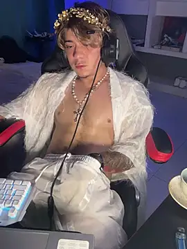 Chatroom XXX en direct de AngelLatinBoy