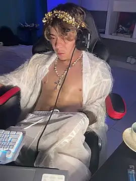 Show modela AngelLatinBoy na web-kameri