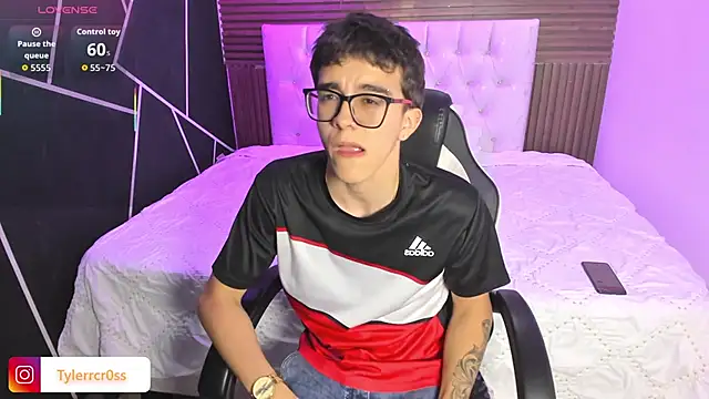 TylerCross_ Webcam show