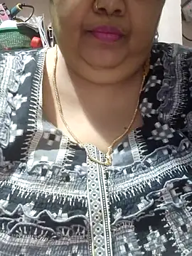 XXX chat uživo modela tamilthanushri