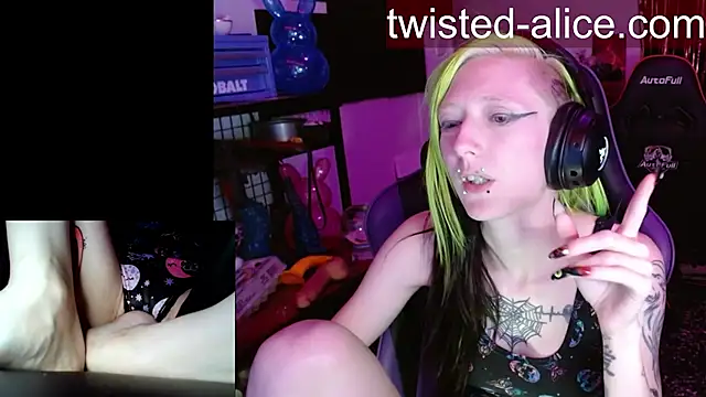 Twisted_Alice live XXX chat