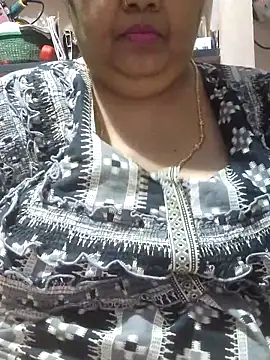 tamilthanushri Chat XXX live