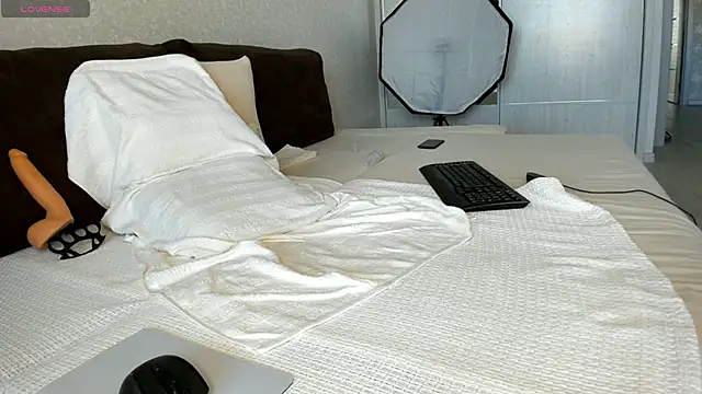 Smallnipples 现场XXX聊天