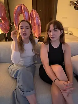 Nura_n_Sarah webkamerás műsora