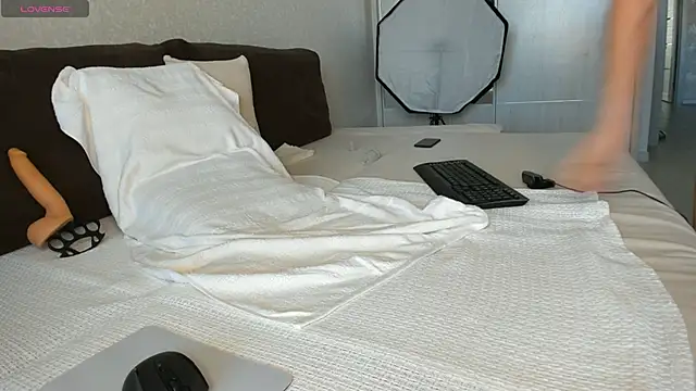 Pokazy przed kamerką – Smallnipples