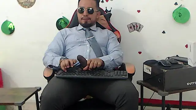 KalethBigDick: вебкам-шоу