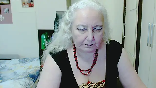 GrannyAlisa Chat XXX in diretta