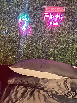 Pokazy przed kamerką – RenaThickAss