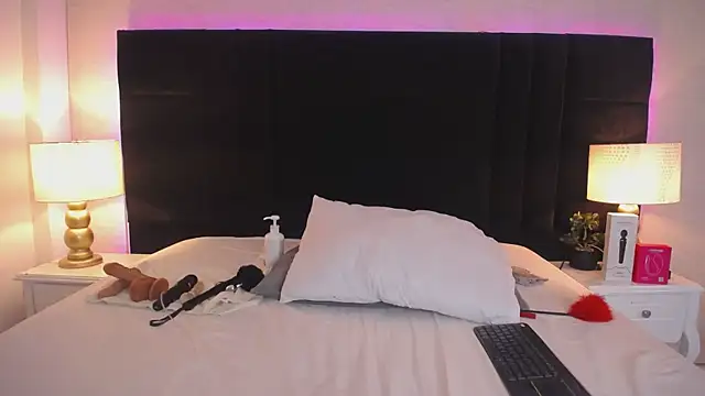 Онлайн чат XXX laila_stilwiills