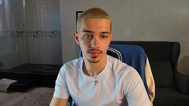 Chatroom XXX en direct de KaydenDrew