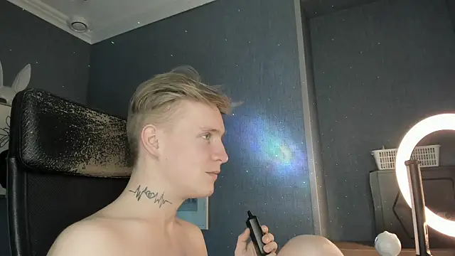 AlexxSweet: вебкам-шоу