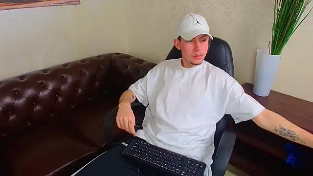 KrewVaughn Show Webcam