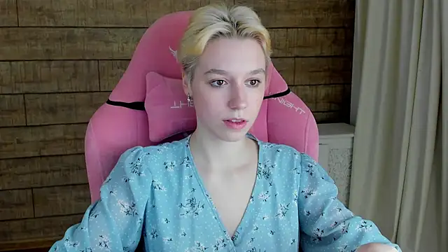 AgataGate: διαδικτυακό σόου στην κάμερα