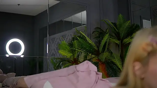 BrattyScarlet live XXX chat