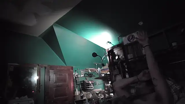 charactrzero: διαδικτυακό σόου στην κάμερα