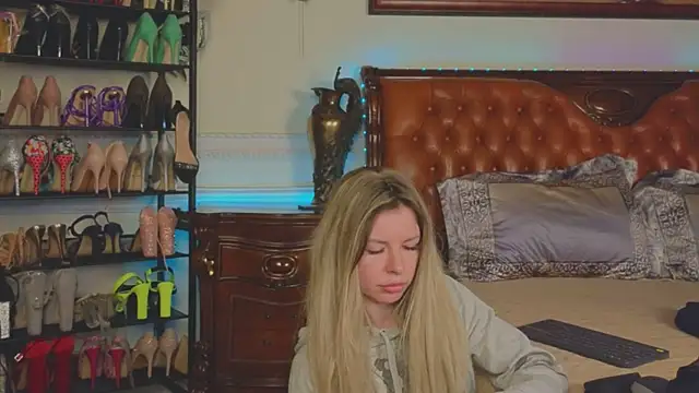 Real_Tini: онлайн-секс-чат