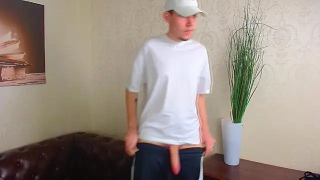 KrewVaughn Chat XXX live