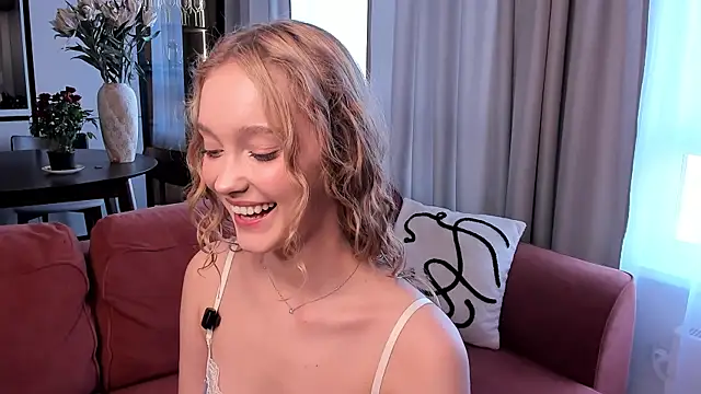 SerrenaAa Chat XXX in diretta