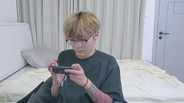 KK-cuteboy 在線直播表演