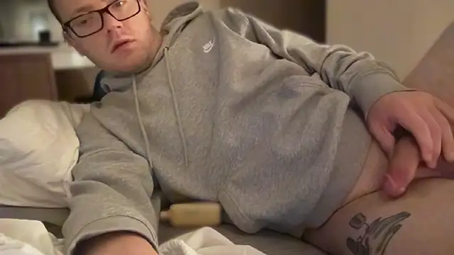 adamseed69 Show in webcam