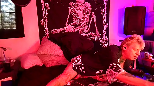 whitehole4bbc252's Webcam Show