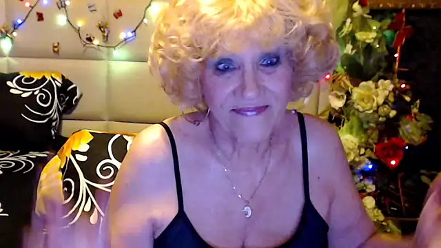 HappyWomanOn's Live XXX Chat